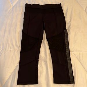 Cropped mesh Lululemon yoga pants